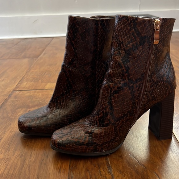 Heeled bootie - Picture 2 of 7